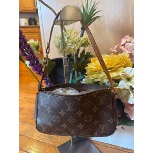 LOUIS VUITTON Monogram Canvas Pochette Accessoires Pouch (600